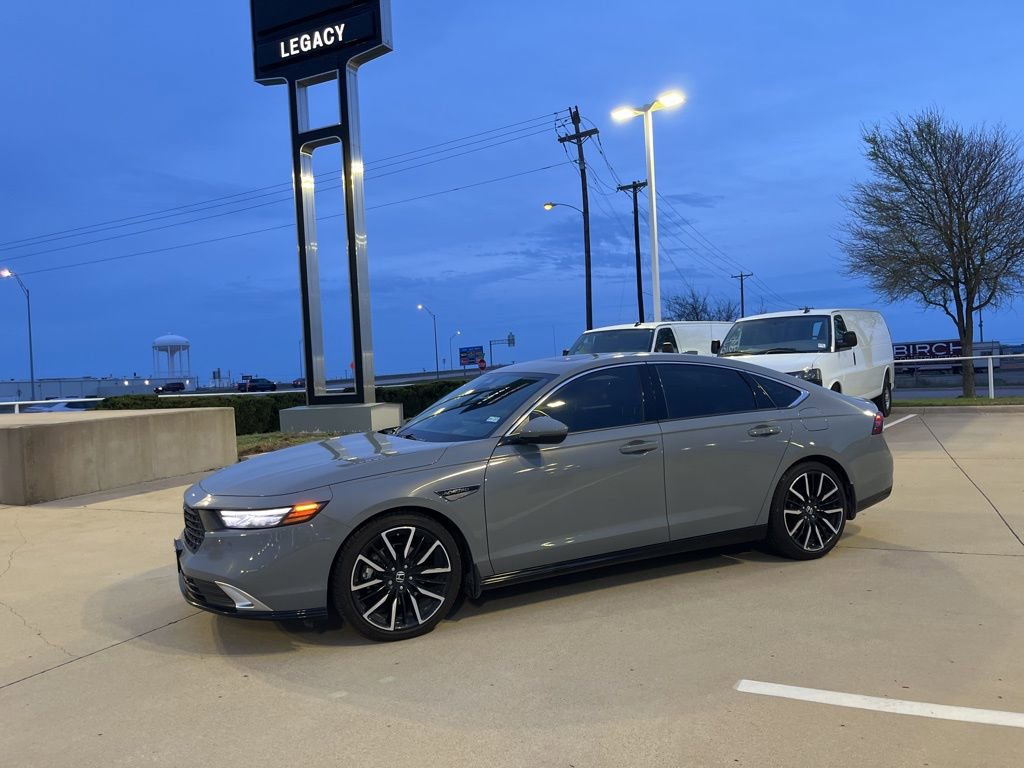 Used 2025 Honda Accord Touring image 1