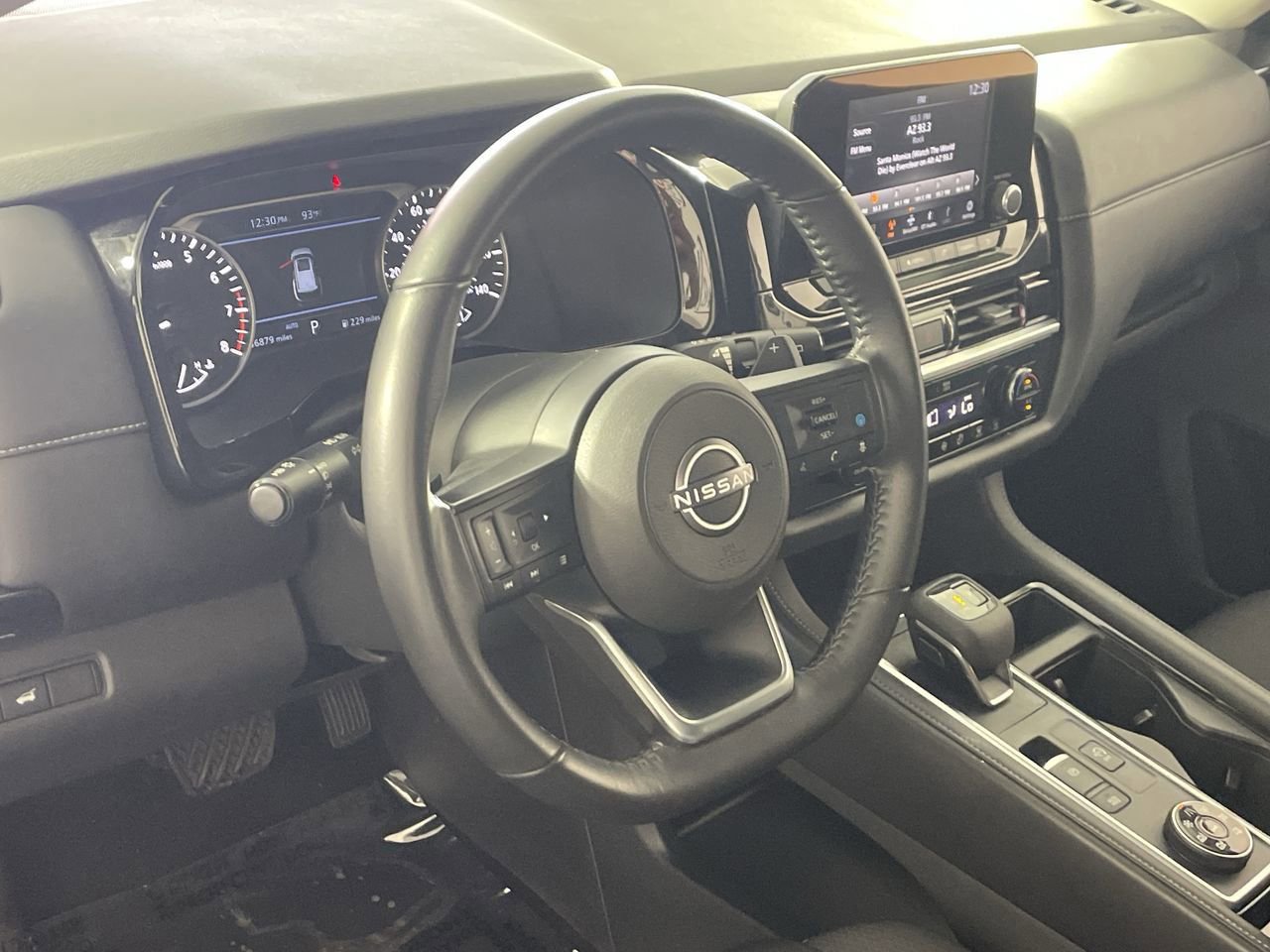 Used 2025 Nissan Pathfinder SV image 11