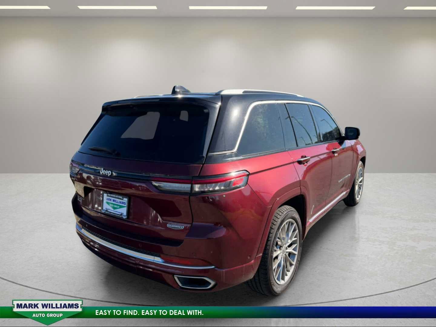 Used 2022 Jeep Grand Cherokee Summit AWD/4WD image 3