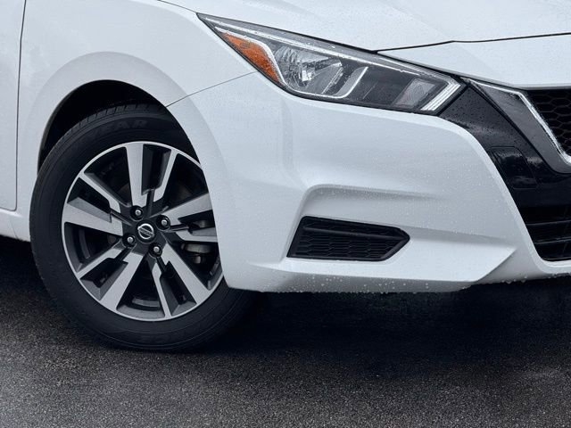 Used 2022 Nissan Versa SV image 2