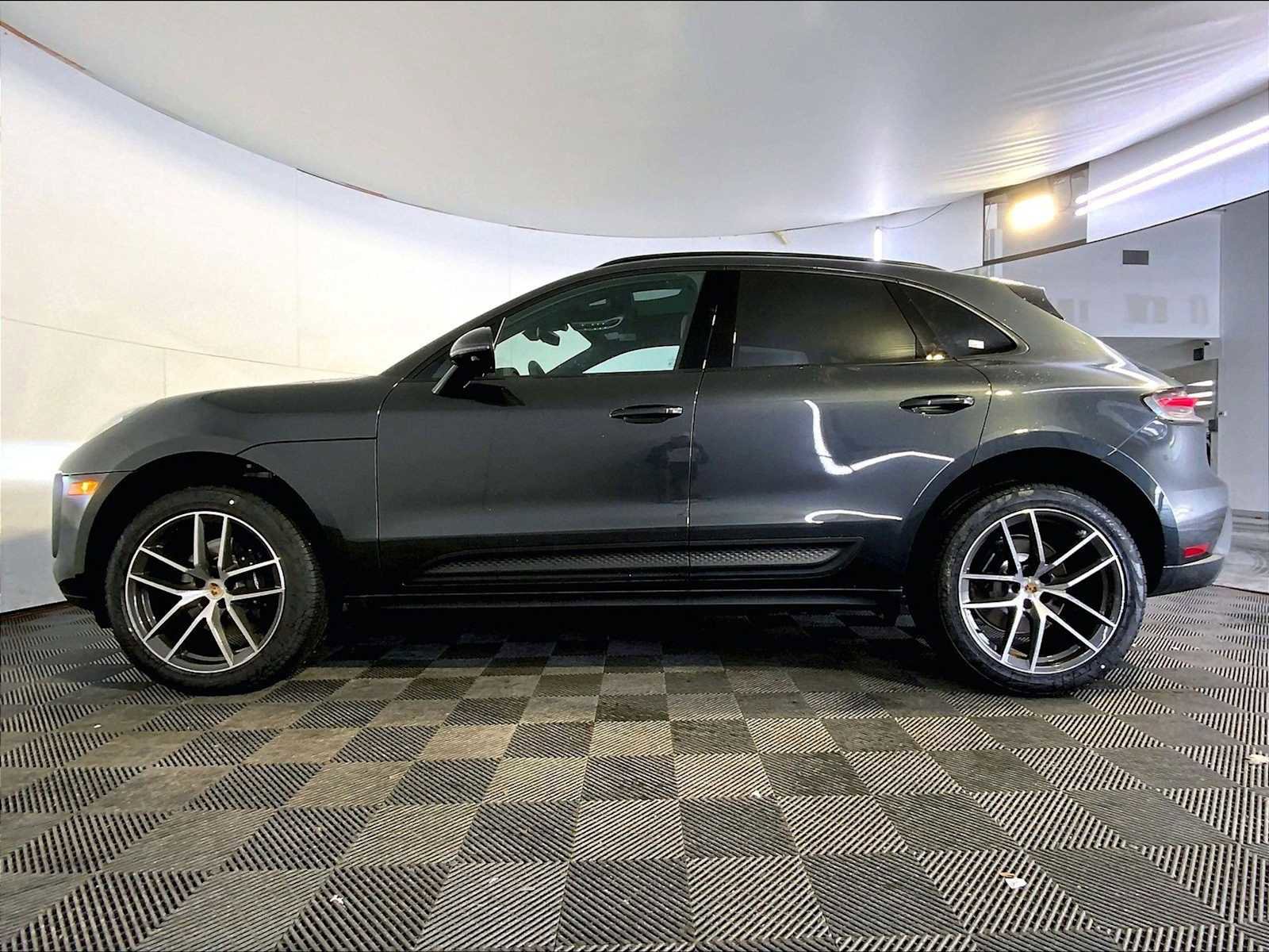 New 2026 Porsche Macan AWD/4WD image 2