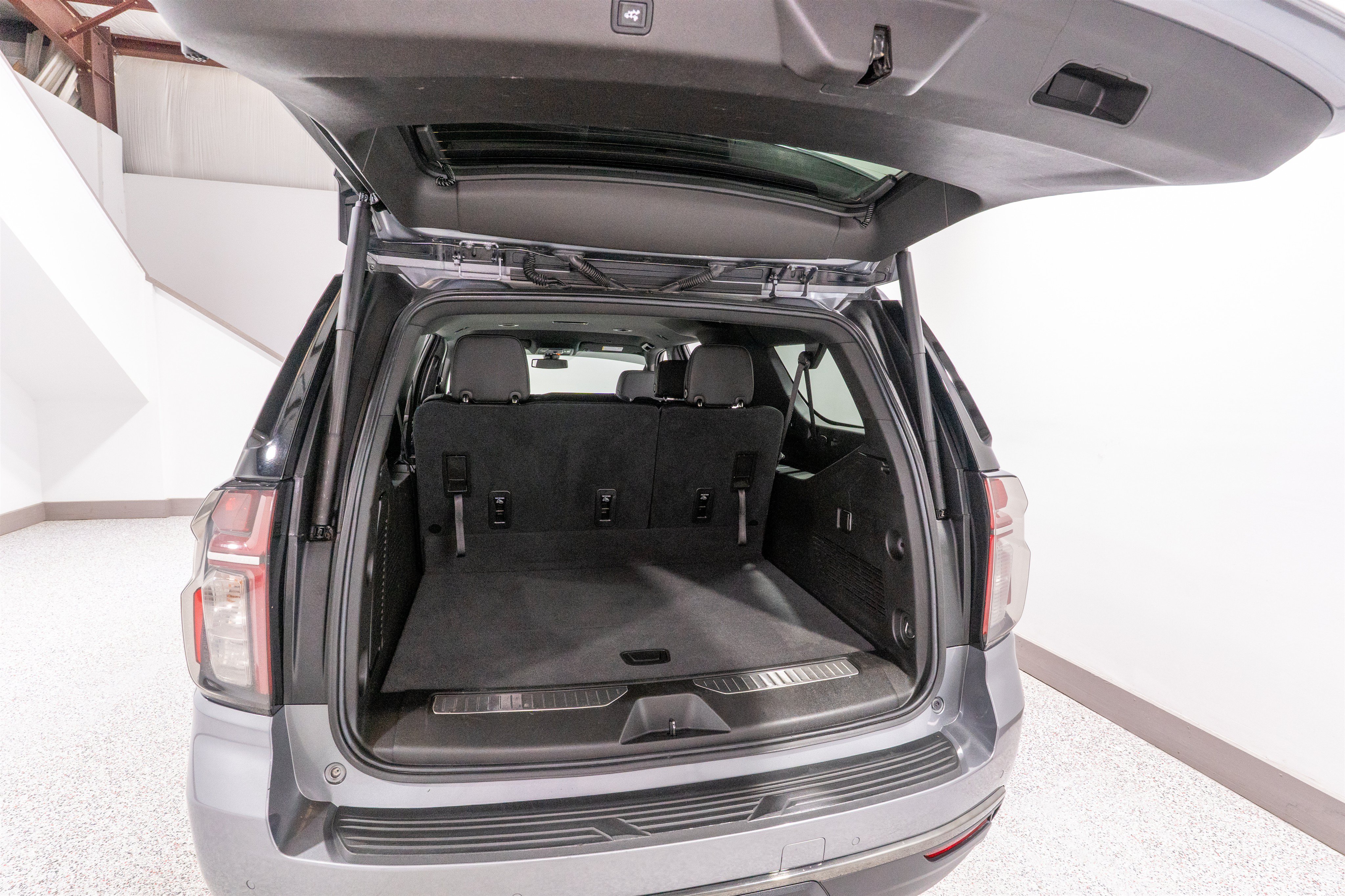 Used 2021 Chevrolet Suburban RST RWD image 33