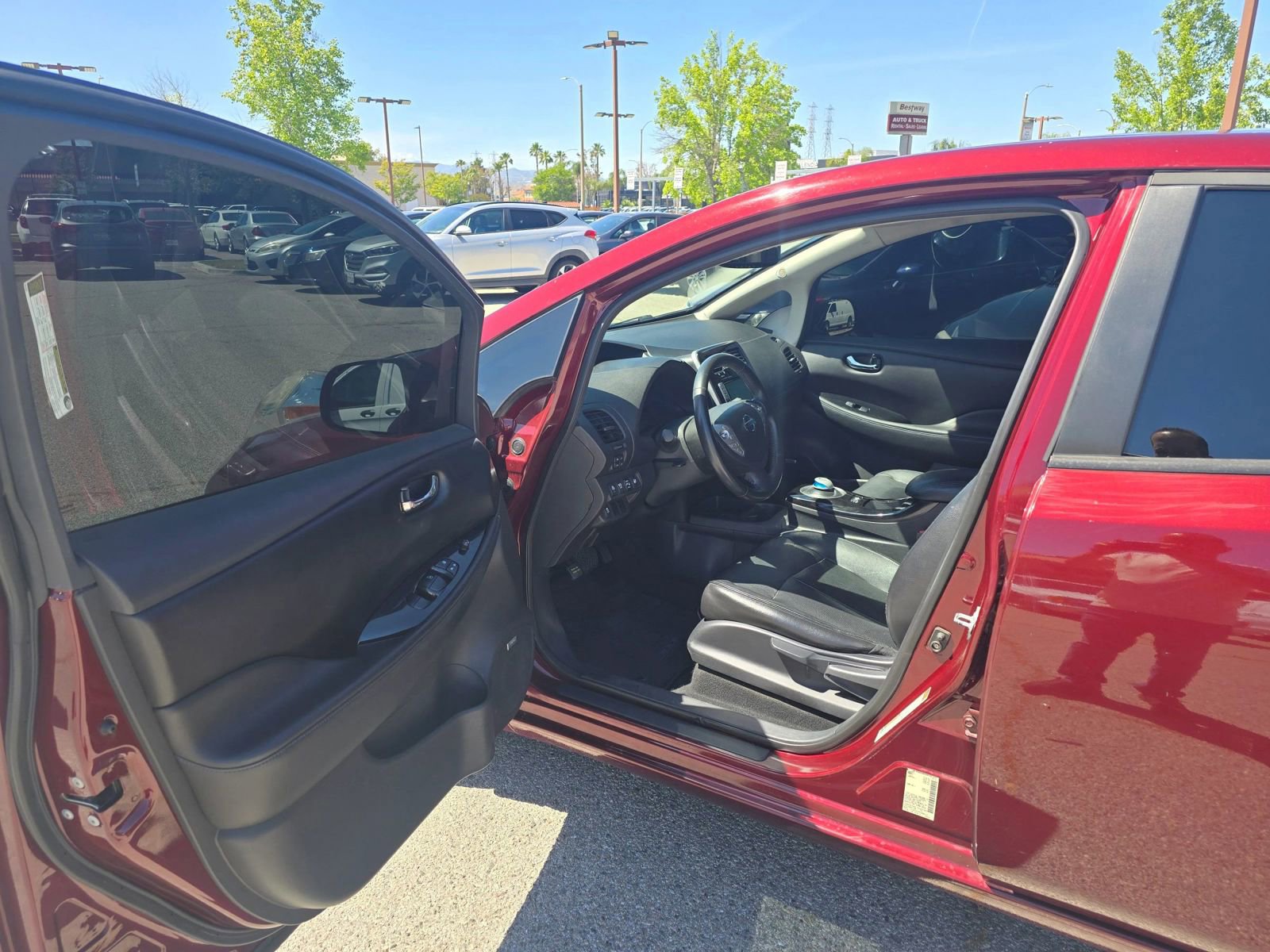 Used 2016 Nissan Leaf SL w/ Premium Package FWD image 9