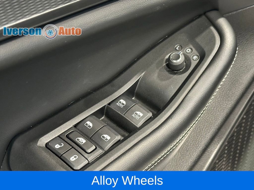 Used 2024 Jeep Grand Cherokee Altitude image 15