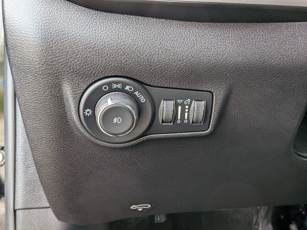 Used 2024 Jeep Compass Latitude AWD/4WD image 18
