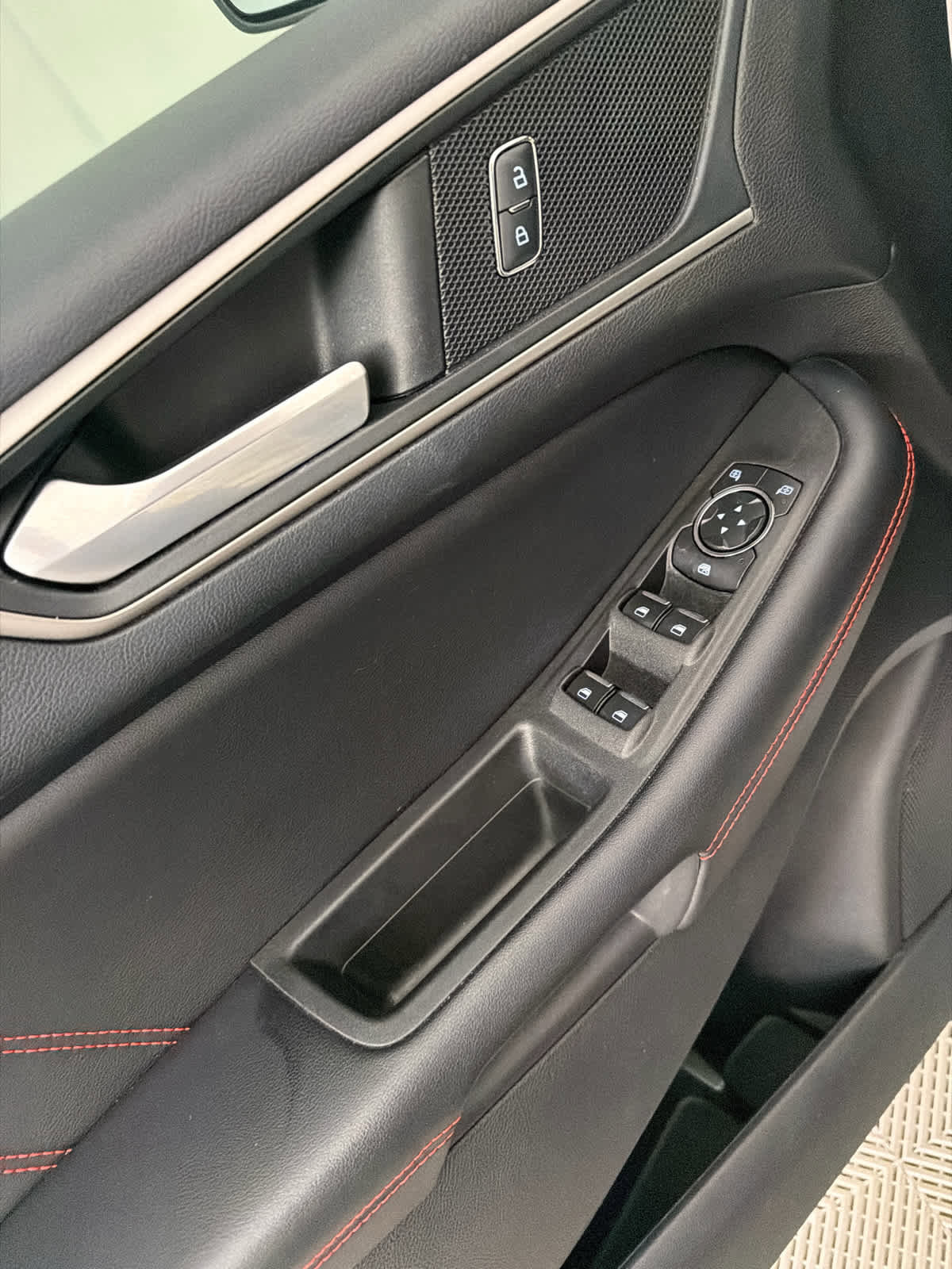 Used 2022 Ford Edge ST-Line w/ Class II Trailer Tow Package image 23