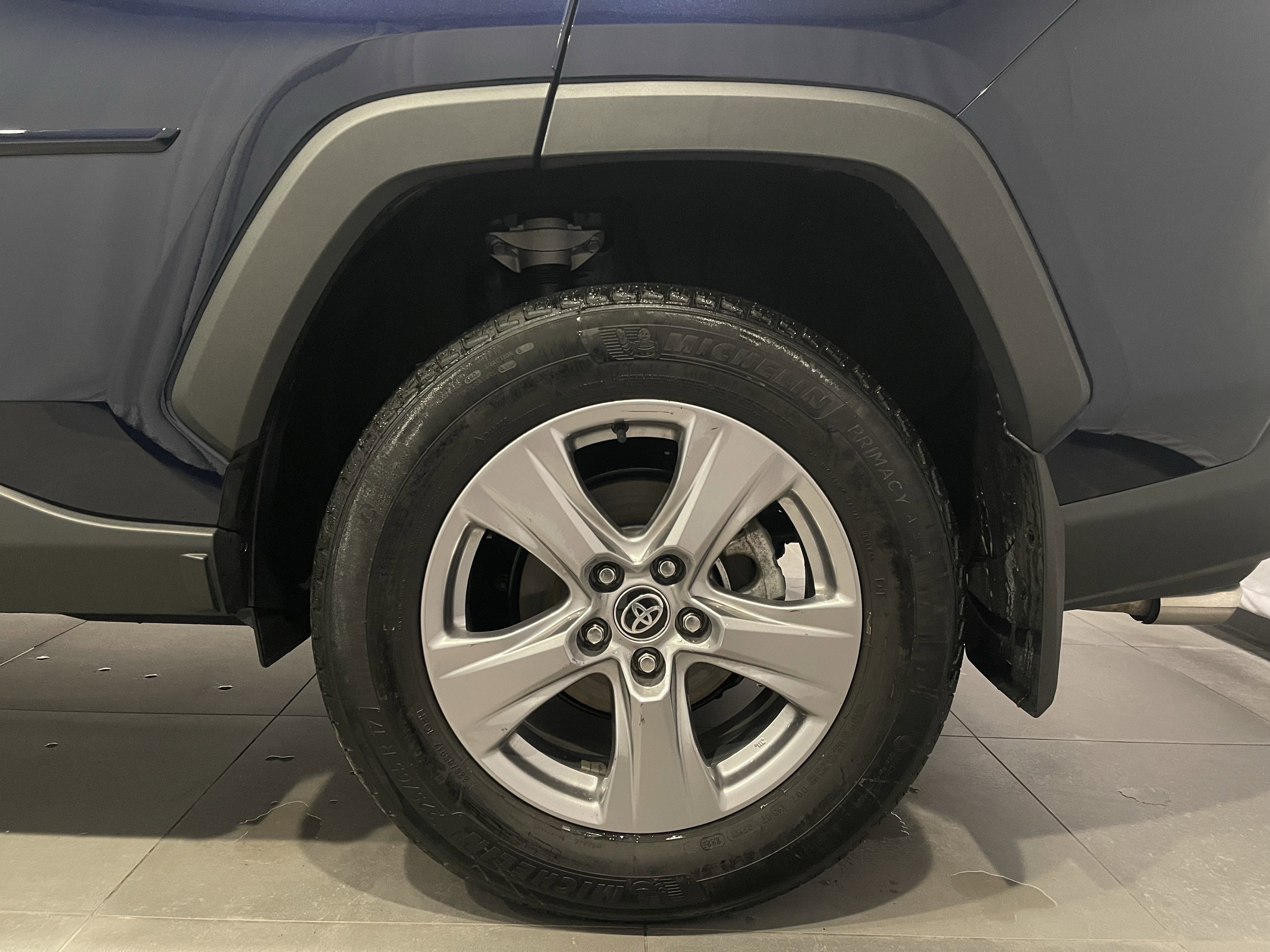 Used 2023 Toyota RAV4 XLE image 9