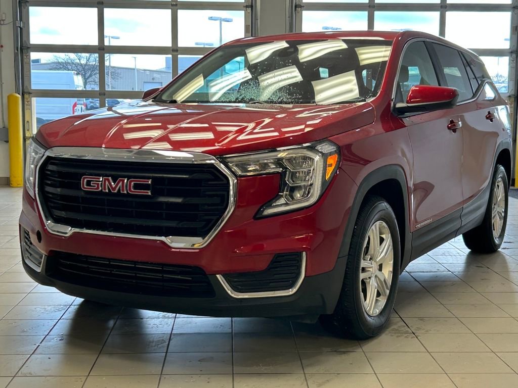 Used 2024 GMC Terrain SLE image 3