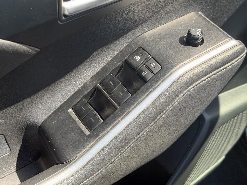 Used 2023 Toyota Highlander XLE AWD/4WD image 19