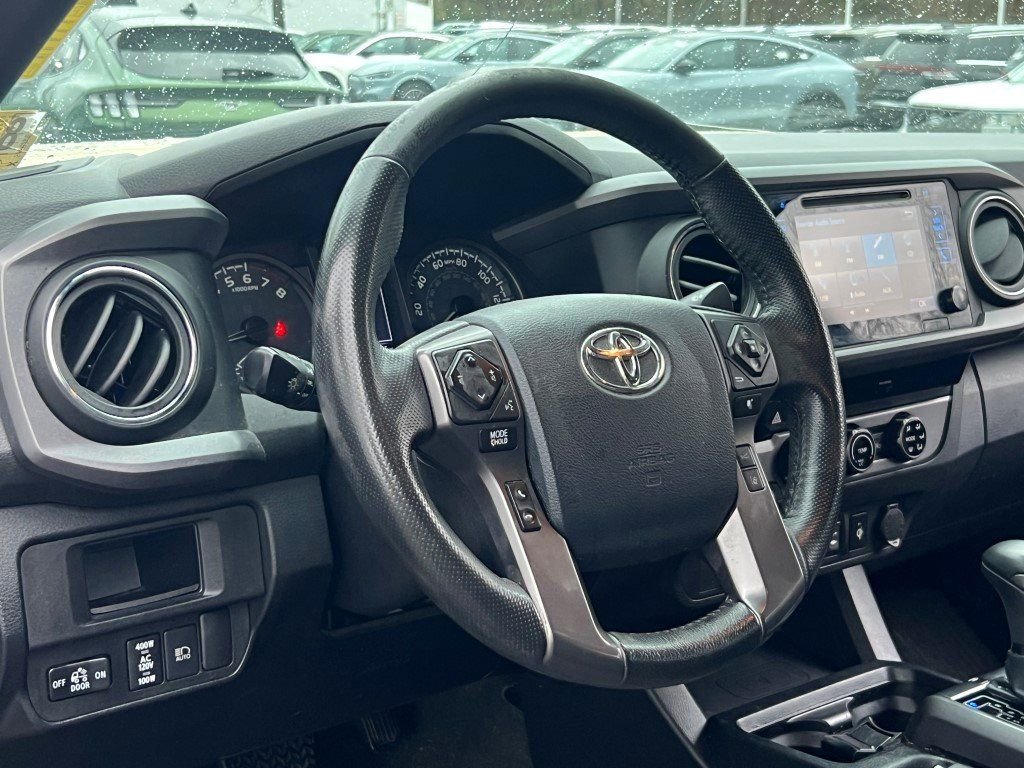 Used 2018 Toyota Tacoma TRD Off-Road image 17