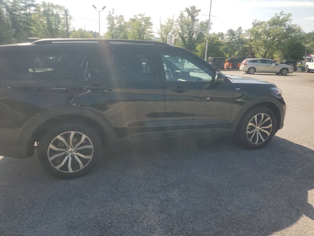 Used 2025 Ford Explorer ST-Line AWD/4WD image 6
