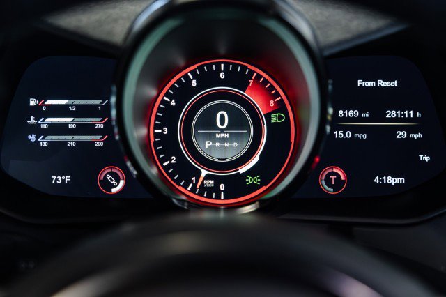 Used 2023 Aston Martin V8 Vantage Coupe RWD image 36