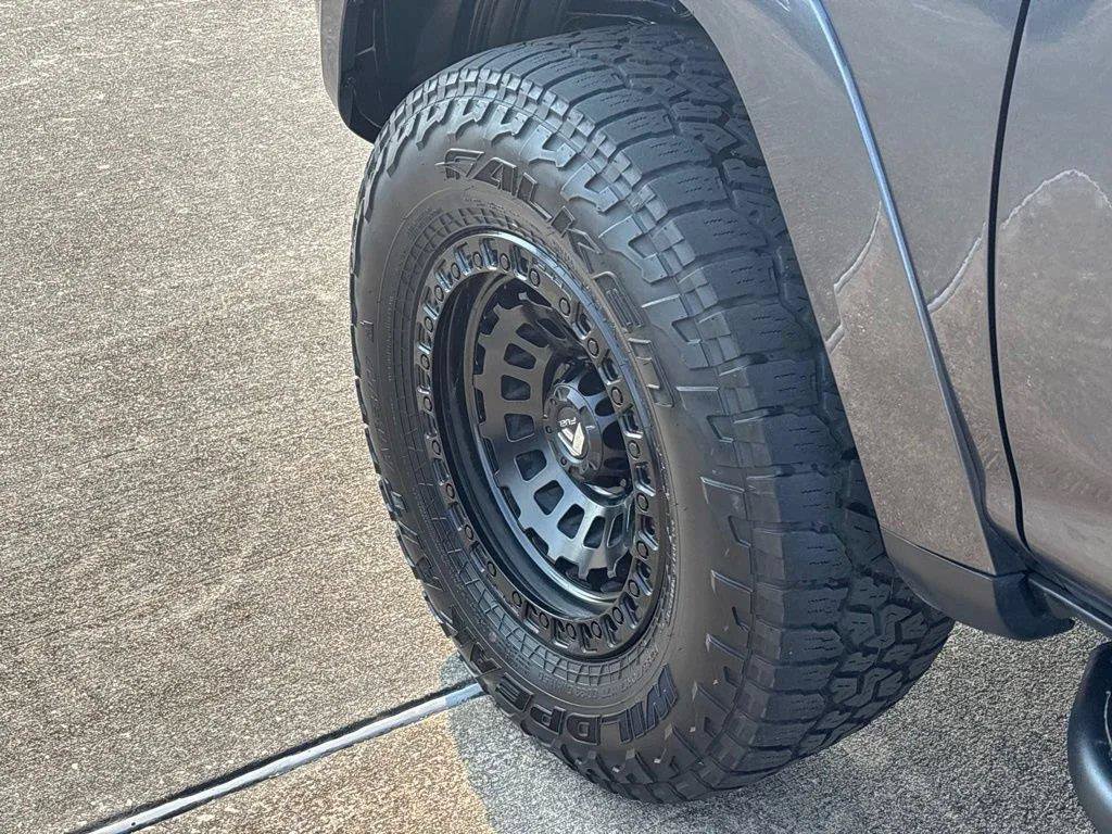 Used 2022 Toyota 4Runner SR5 Premium AWD/4WD image 32