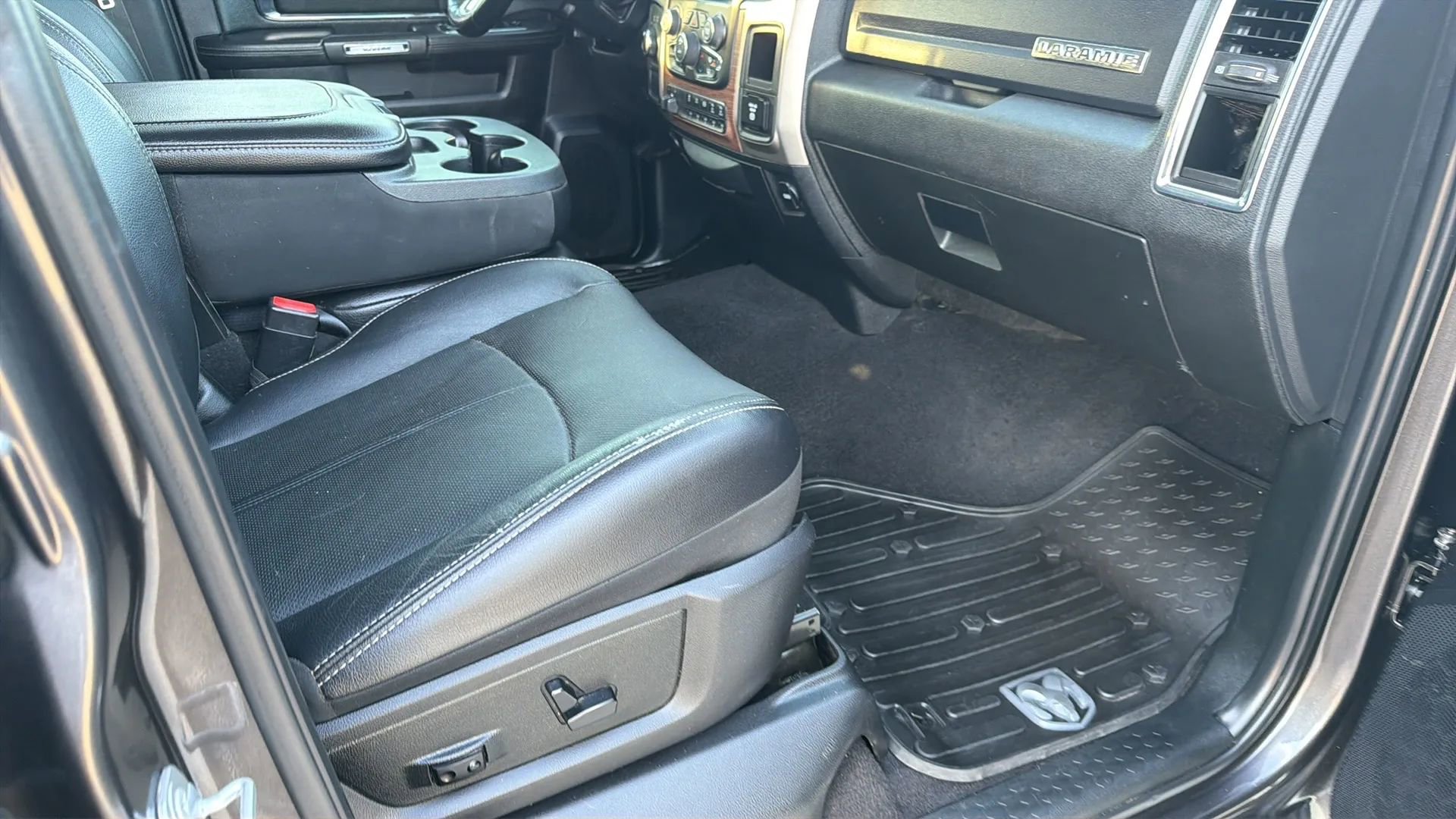 Used 2018 RAM 3500 Laramie image 82