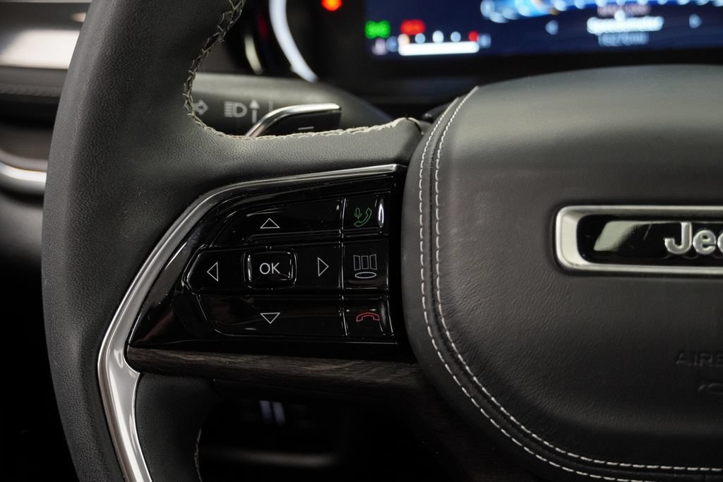 Certified 2023 Jeep Grand Cherokee Overland AWD/4WD image 40
