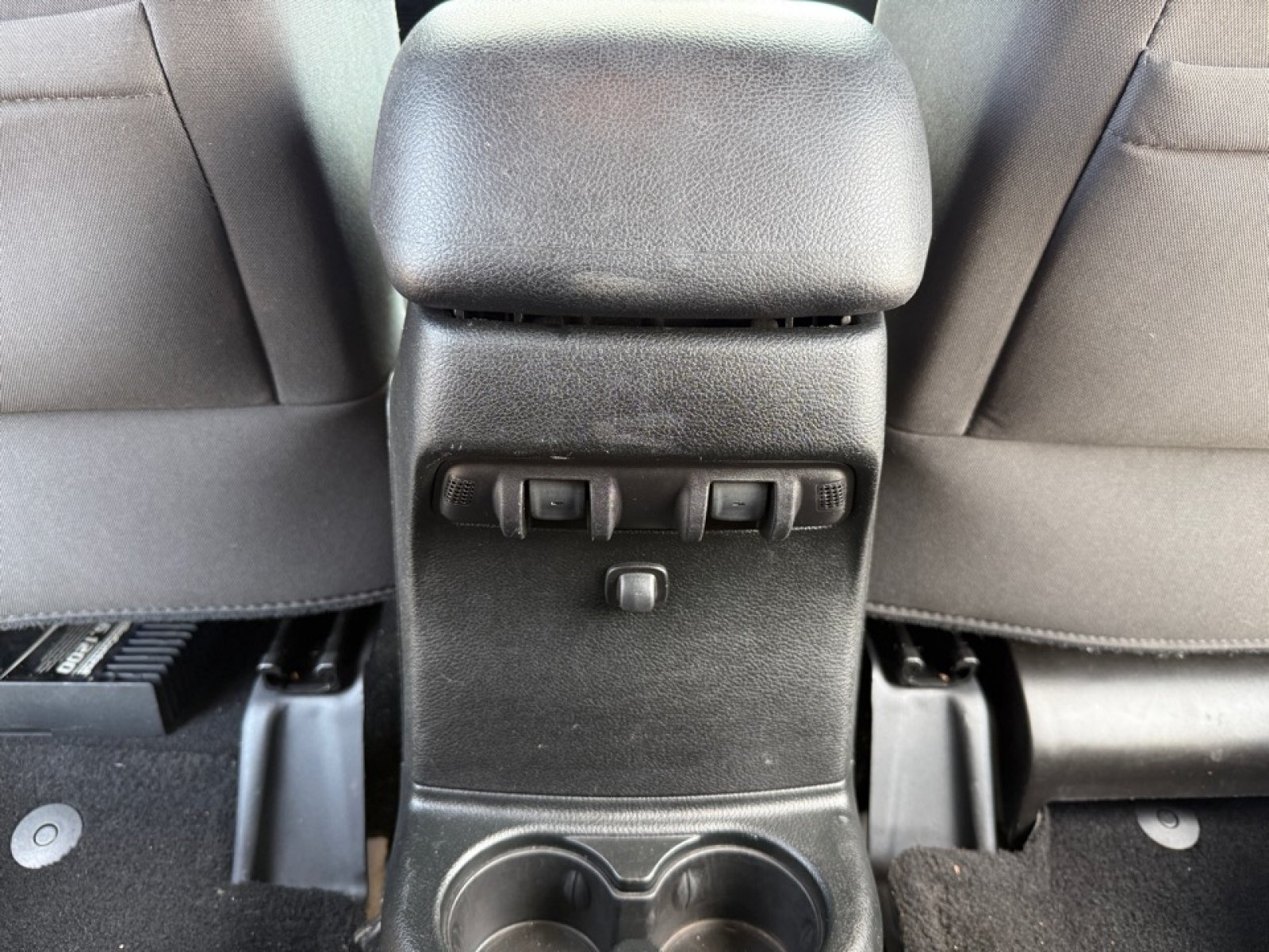 Used 2018 Jeep Wrangler Unlimited Sahara AWD/4WD image 33
