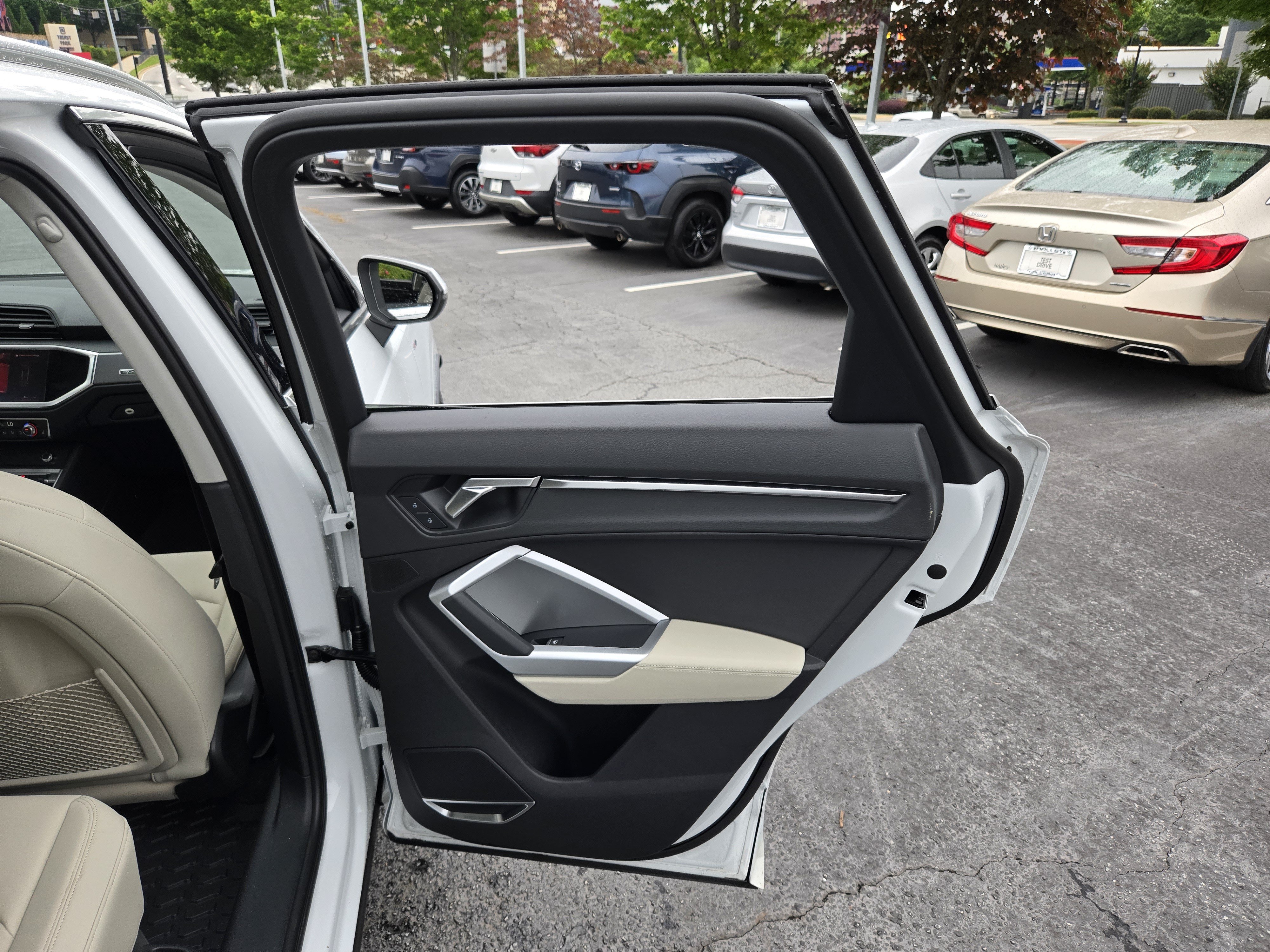 Used 2020 Audi Q3 2.0T Premium Plus AWD/4WD image 25