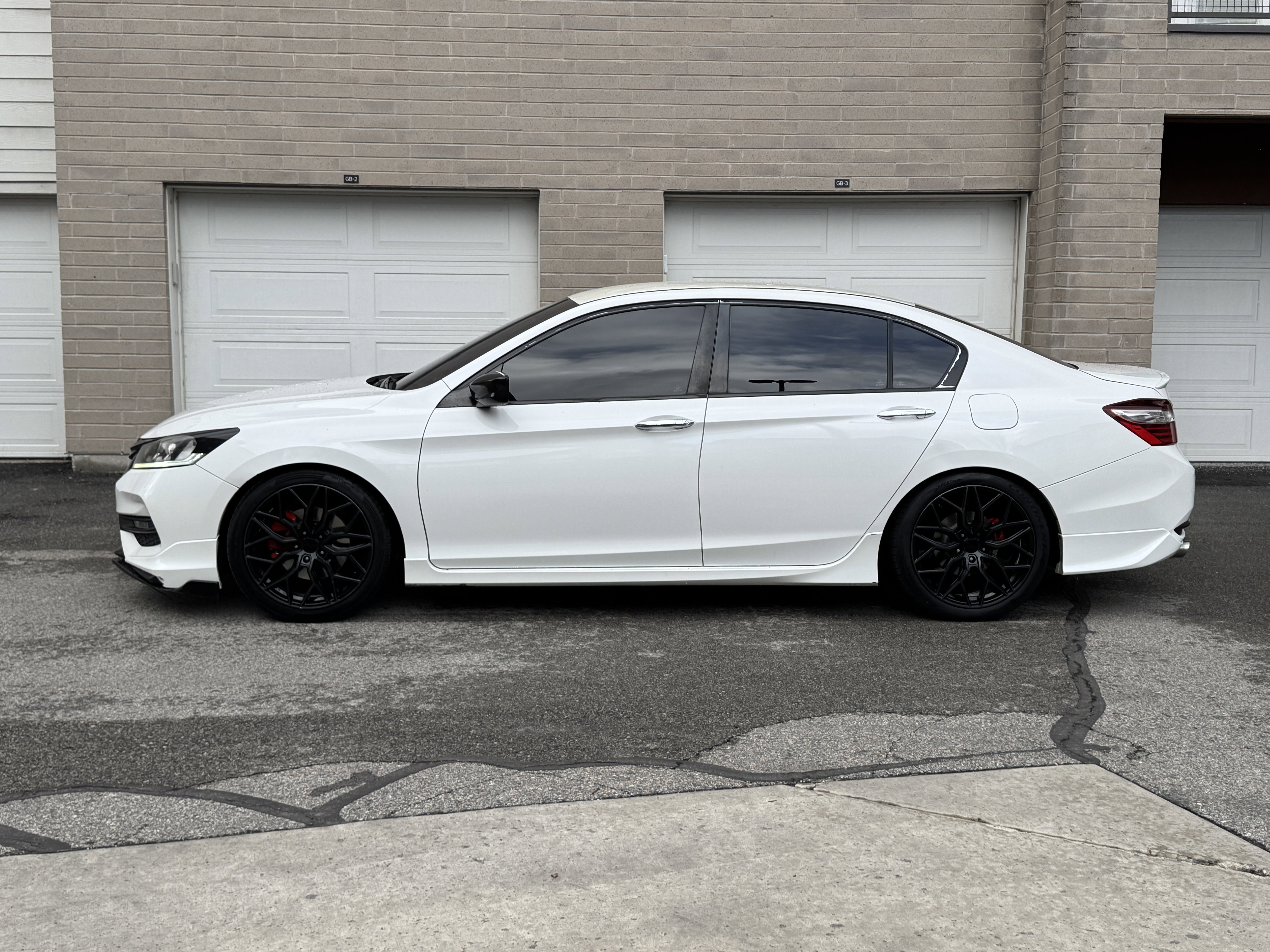 Used 2017 Honda Accord Sport image 2