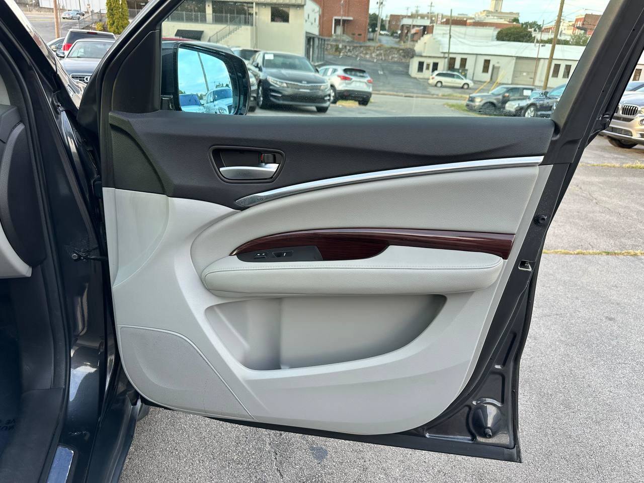 Used 2016 Acura MDX w/ AcuraWatch Plus Package FWD image 31