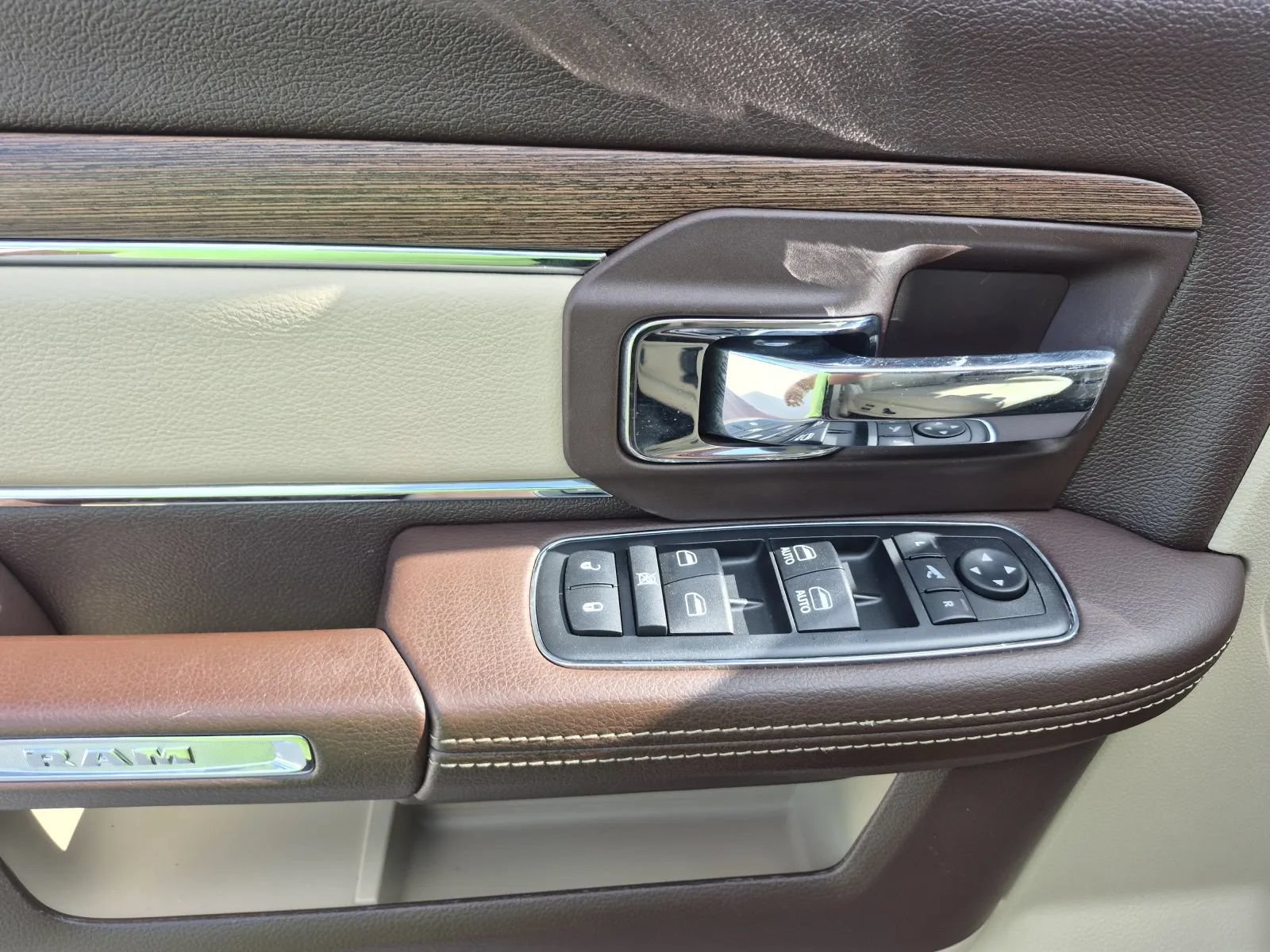 Used 2018 RAM 2500 Laramie AWD/4WD image 15