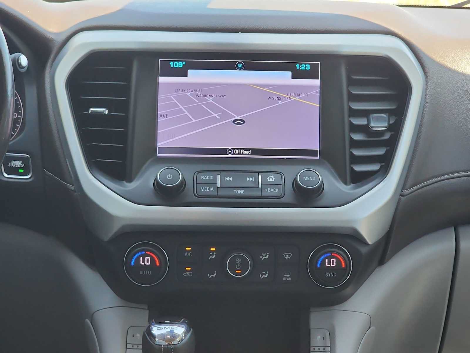 Used 2018 GMC Acadia SLT w/ LPO, Black Accent Package FWD image 27