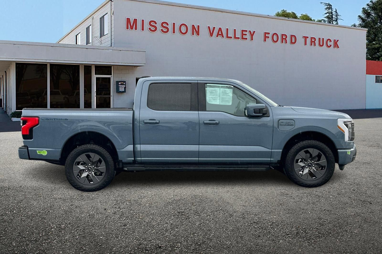 Used 2023 Ford F150 Lightning Lariat w/ Equipment Group 511A High image 3