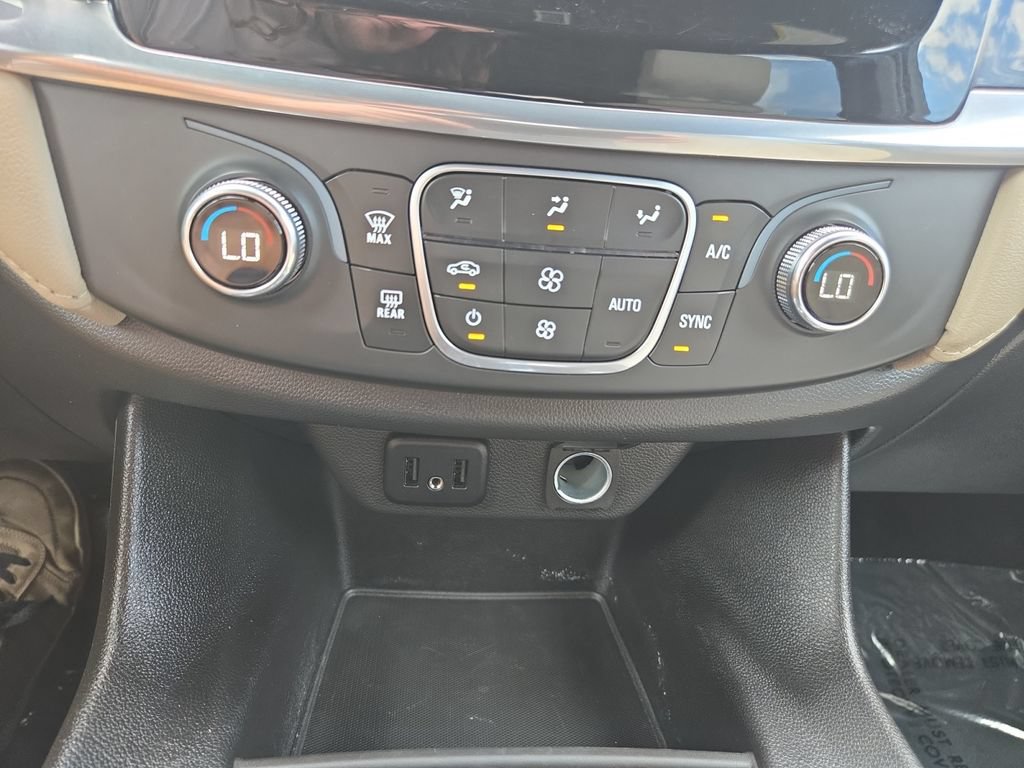 Used 2022 Chevrolet Traverse LS AWD/4WD image 23