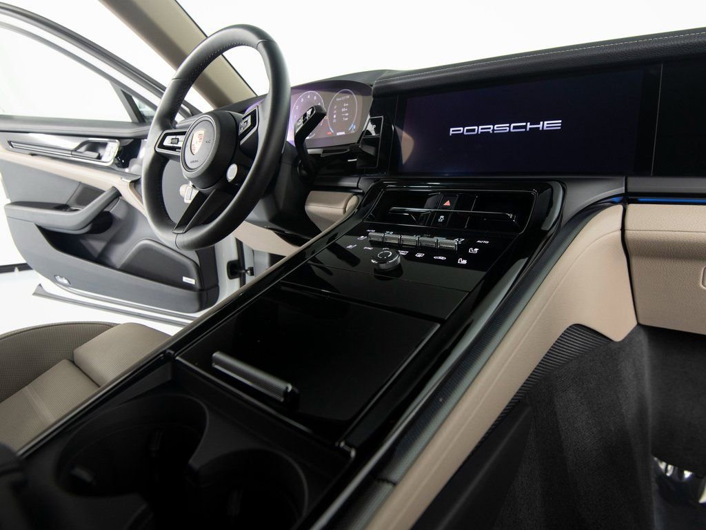Certified 2025 Porsche Panamera 4 image 32