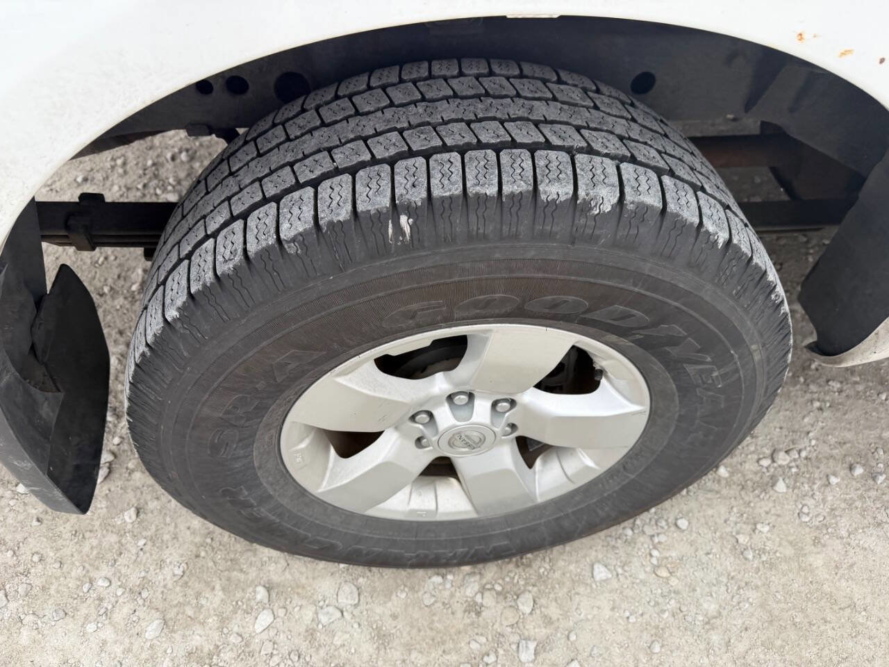 Used 2010 Nissan Frontier SE image 11