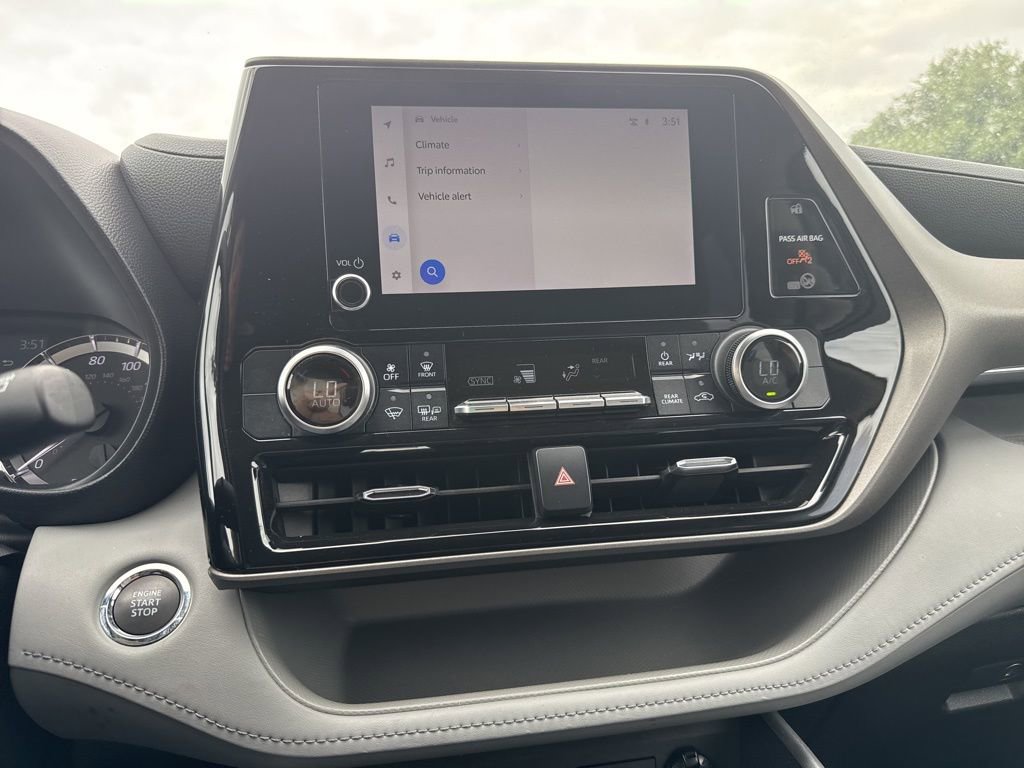 Used 2023 Toyota Highlander LE FWD image 14