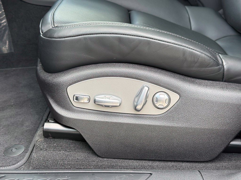 Used 2026 Porsche Macan AWD/4WD image 6