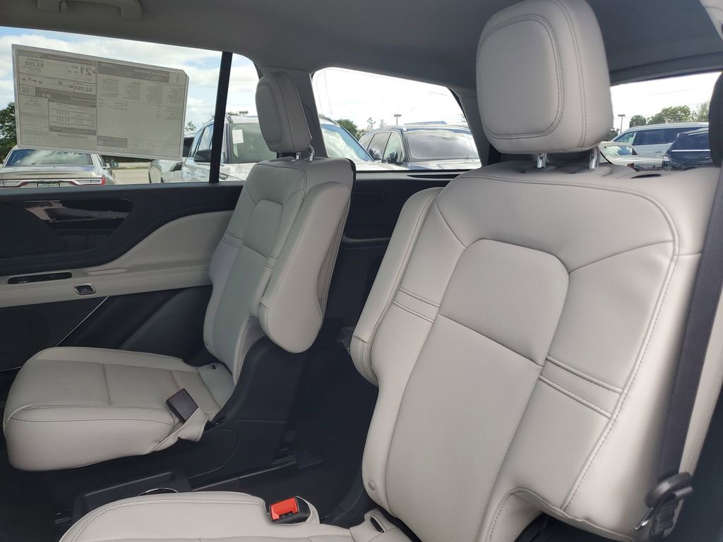 New 2026 Lincoln Aviator 2WD image 12