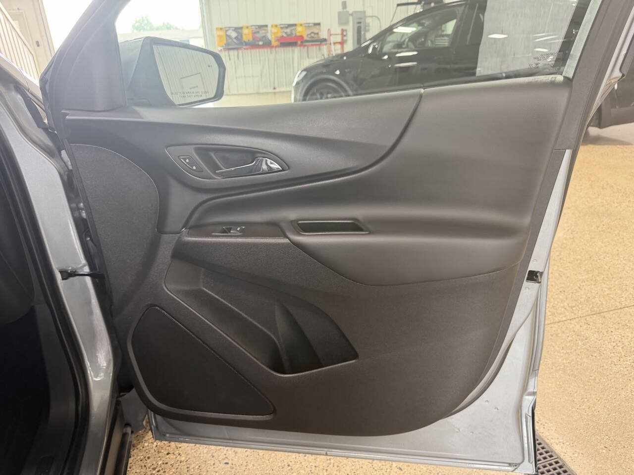 Used 2023 Chevrolet Equinox LT FWD image 30