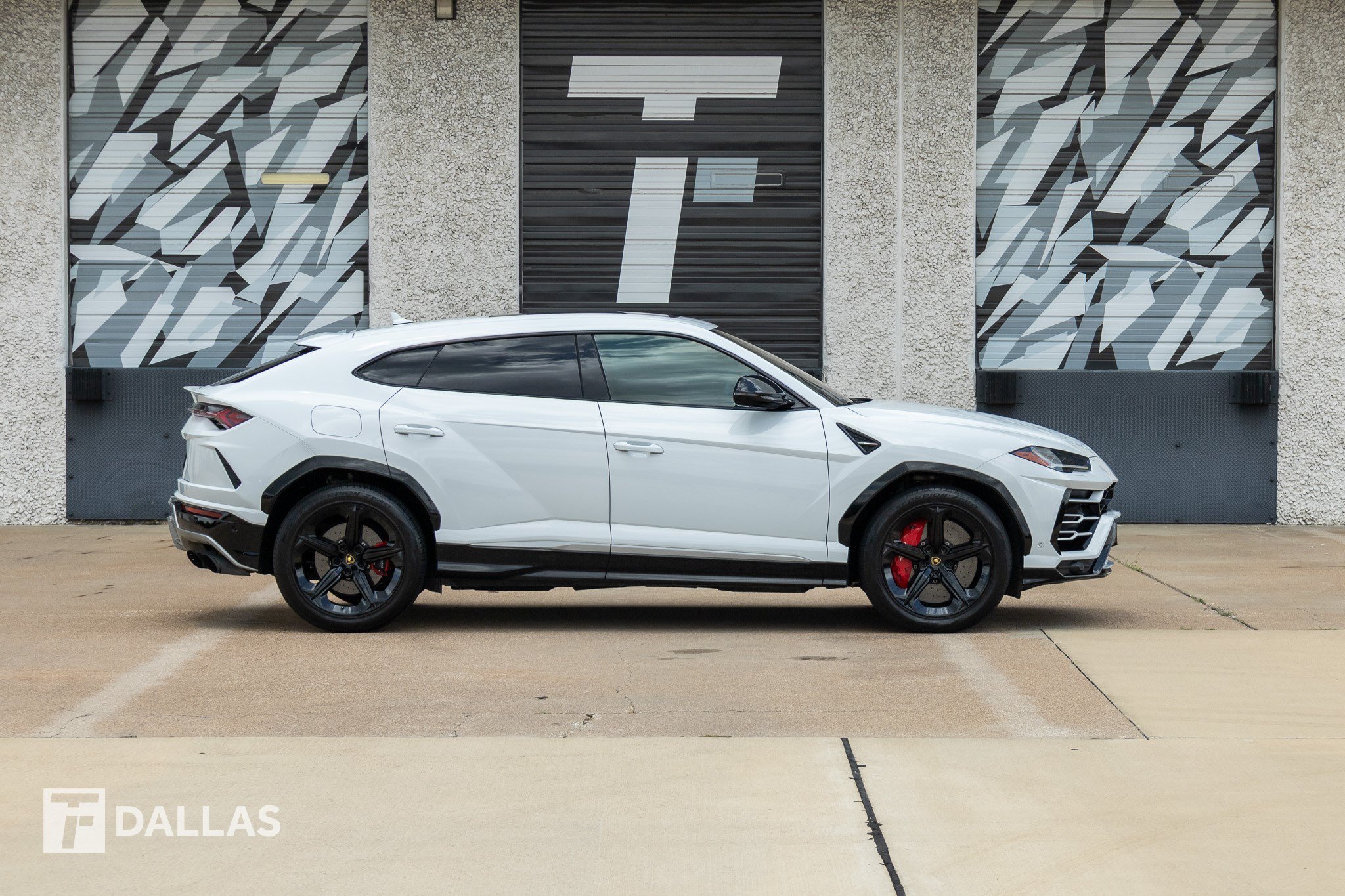 Used 2019 Lamborghini Urus AWD/4WD image 17