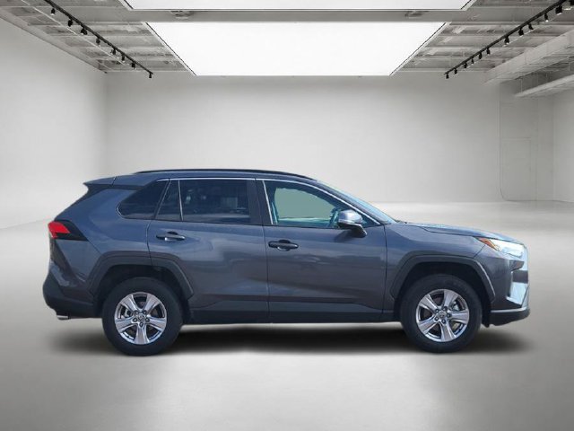Used 2025 Toyota RAV4 XLE AWD/4WD image 6