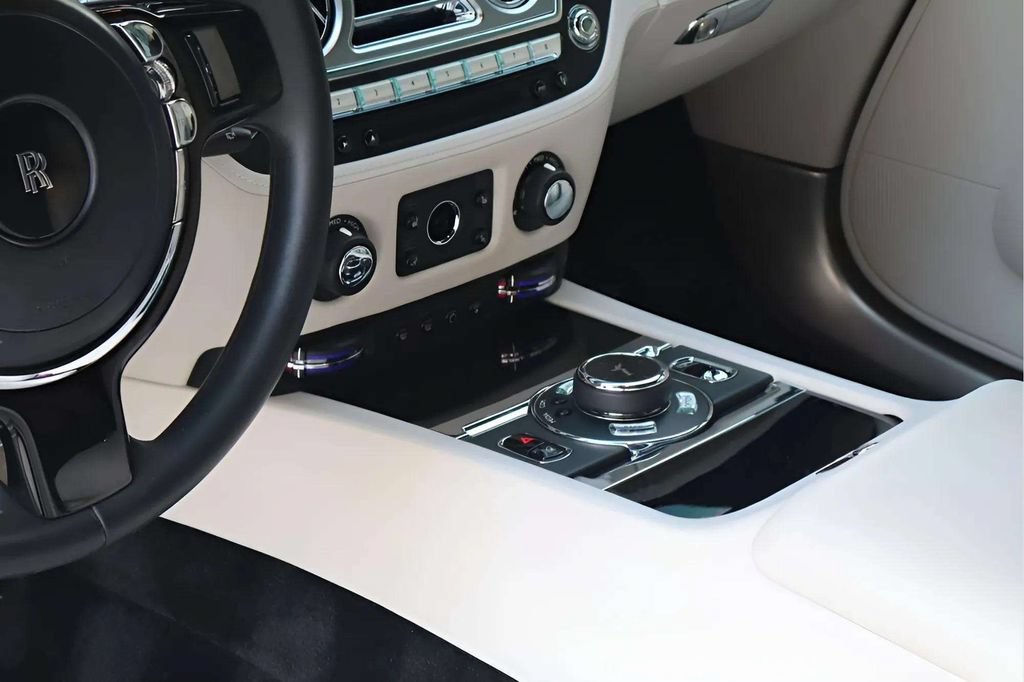 Used 2018 Rolls-Royce Dawn RWD image 13