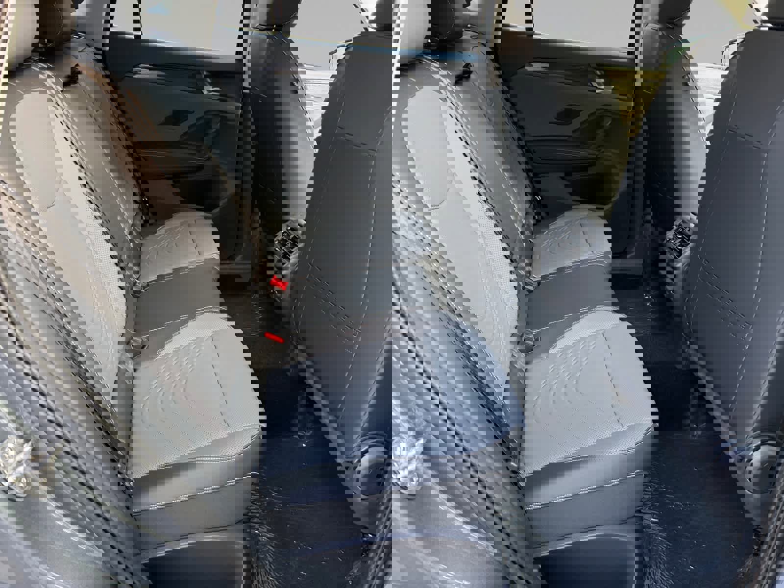 New 2025 Volkswagen Tiguan SE image 13