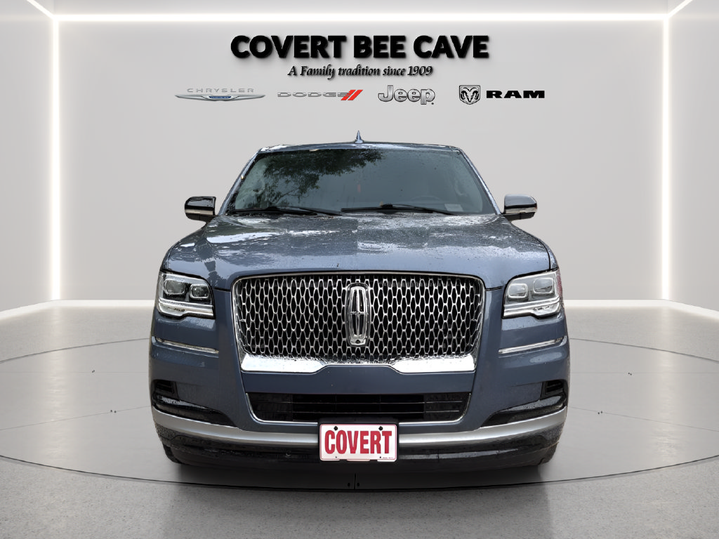 Used 2022 Lincoln Navigator L Reserve RWD image 2