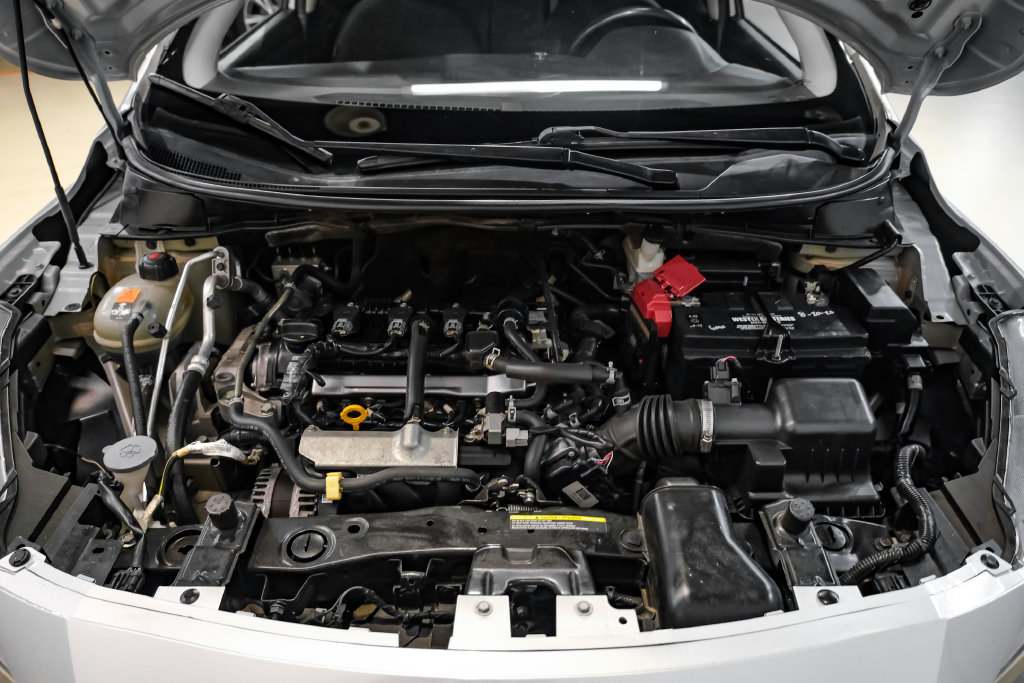 Used 2020 Nissan Versa SR FWD image 45