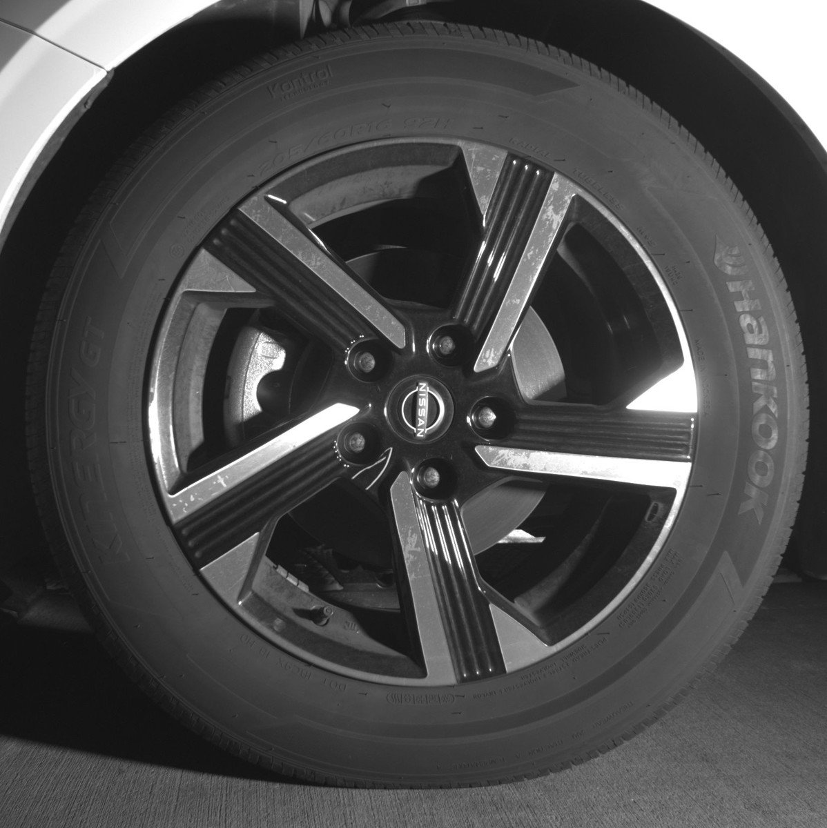 Used 2025 Nissan Sentra SV FWD image 11