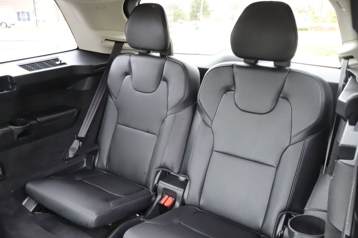 Used 2018 Volvo XC90 T6 Momentum w/ Convenience Package AWD/4WD image 21