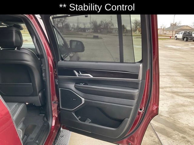 New 2024 Jeep Wagoneer 4WD w/ Convenience Group I image 30