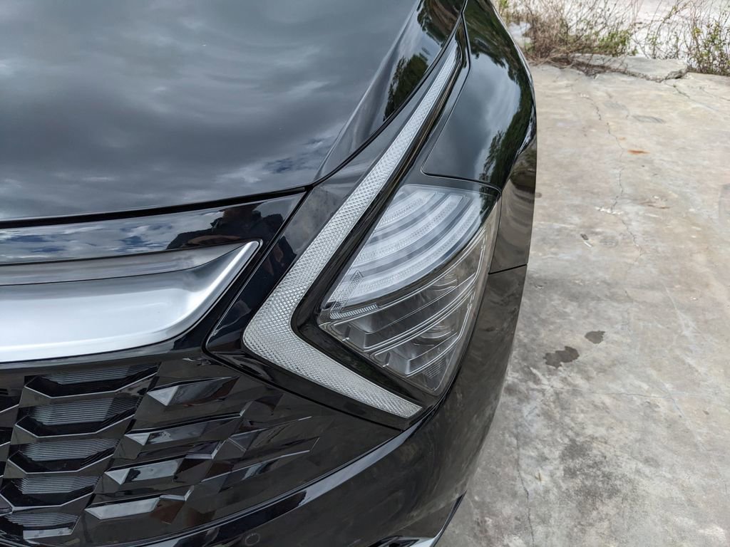 Certified 2025 Kia Sportage SX image 9