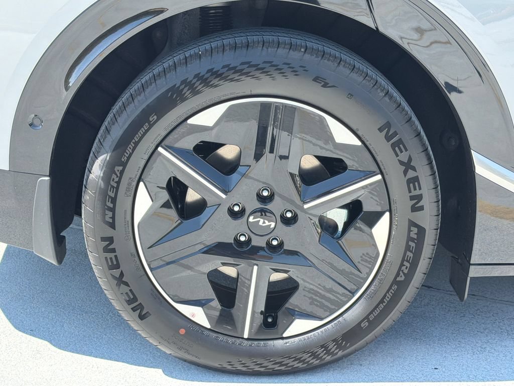 New 2026 Kia EV6 Wind RWD image 8
