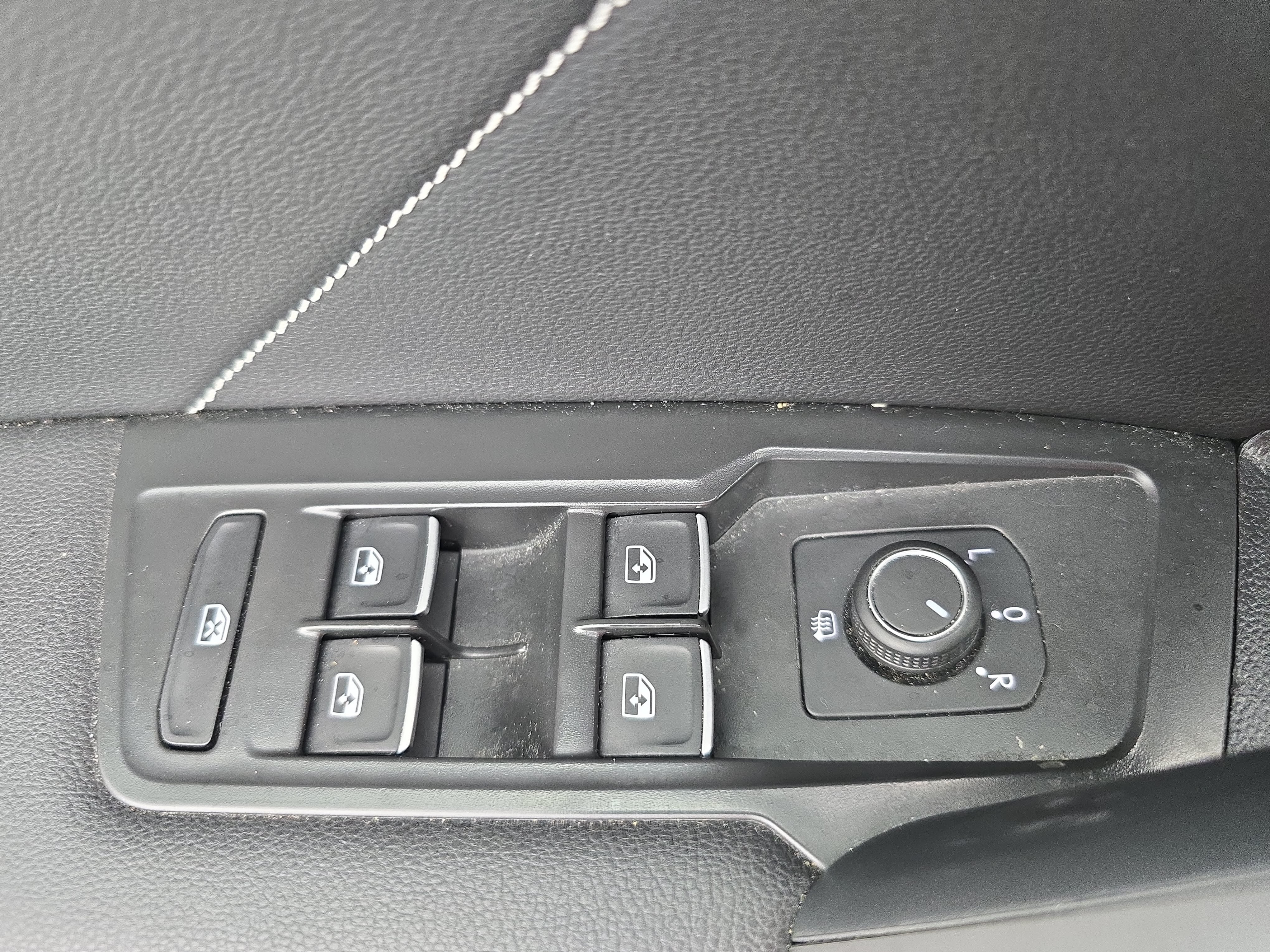 Used 2023 Volkswagen Tiguan SE FWD image 28