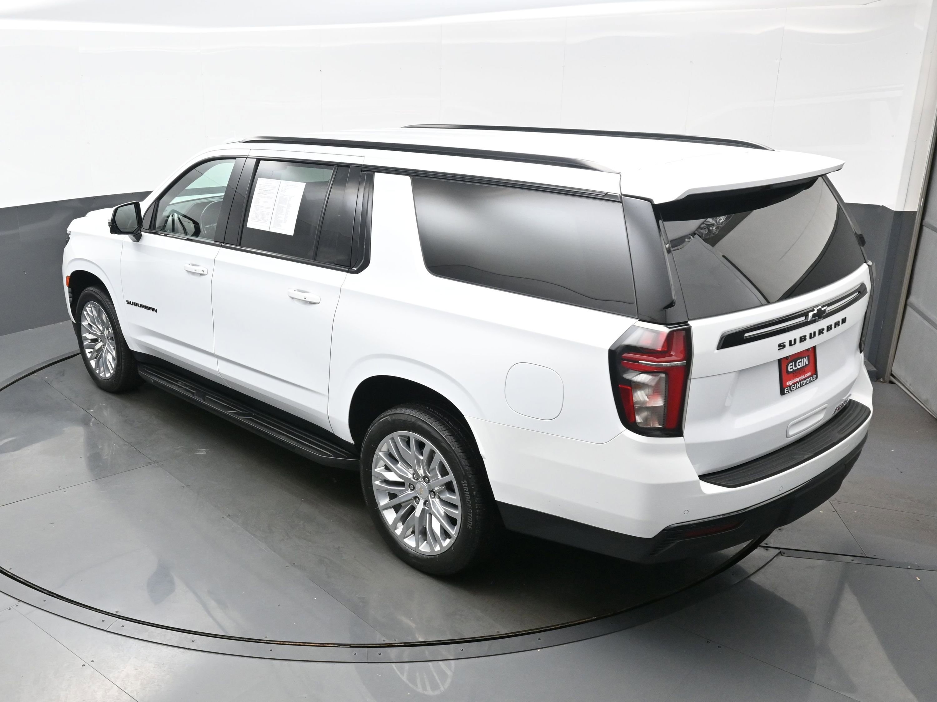 Used 2023 Chevrolet Suburban RST w/ Luxury Package image 40