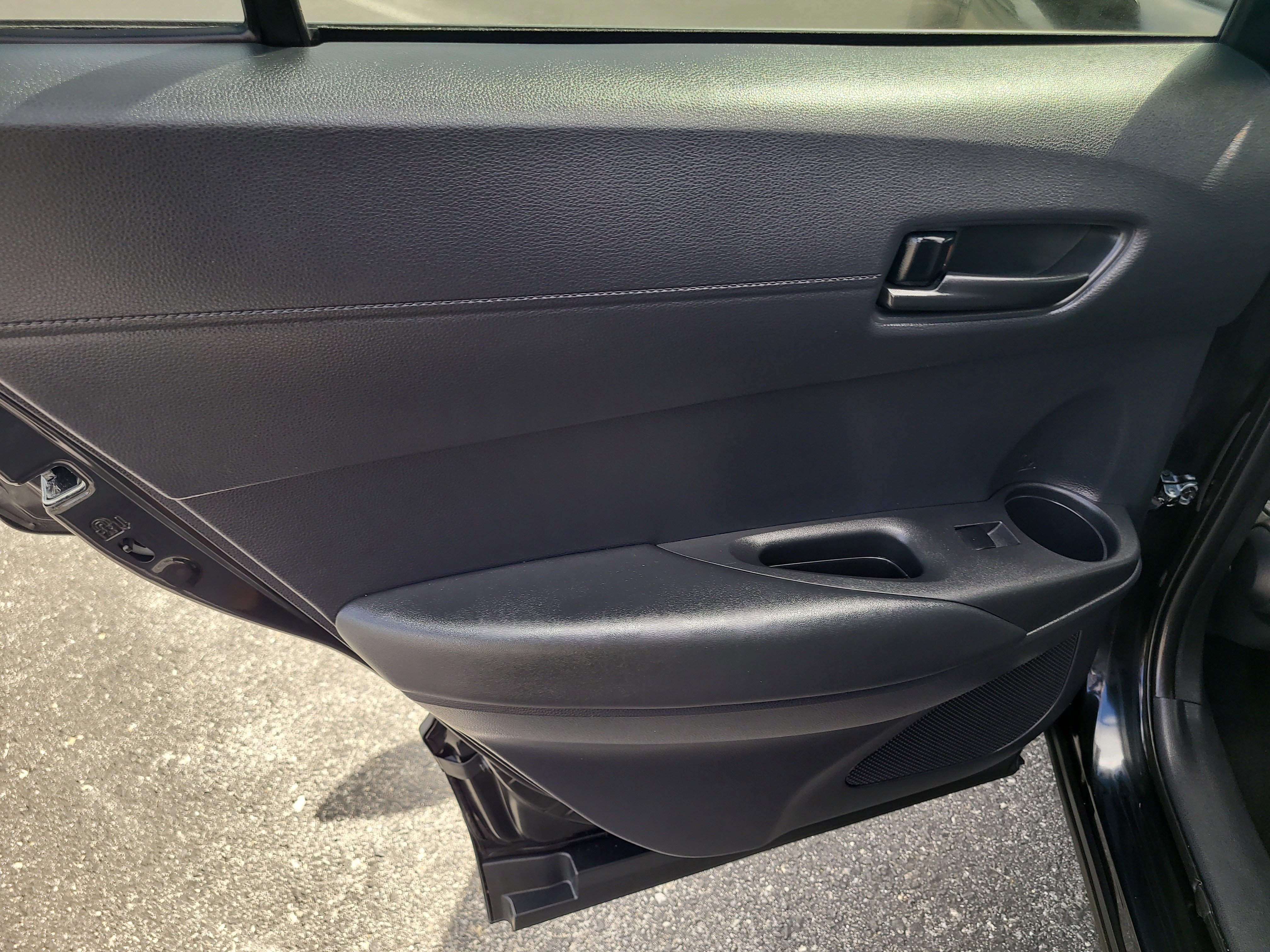 Used 2025 Toyota Corolla Cross LE image 12