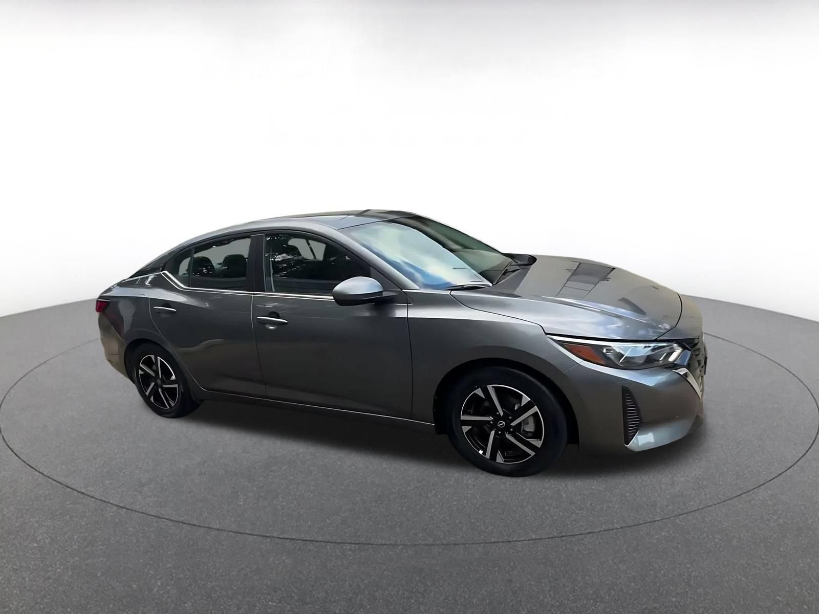 Used 2025 Nissan Sentra SV FWD image 2
