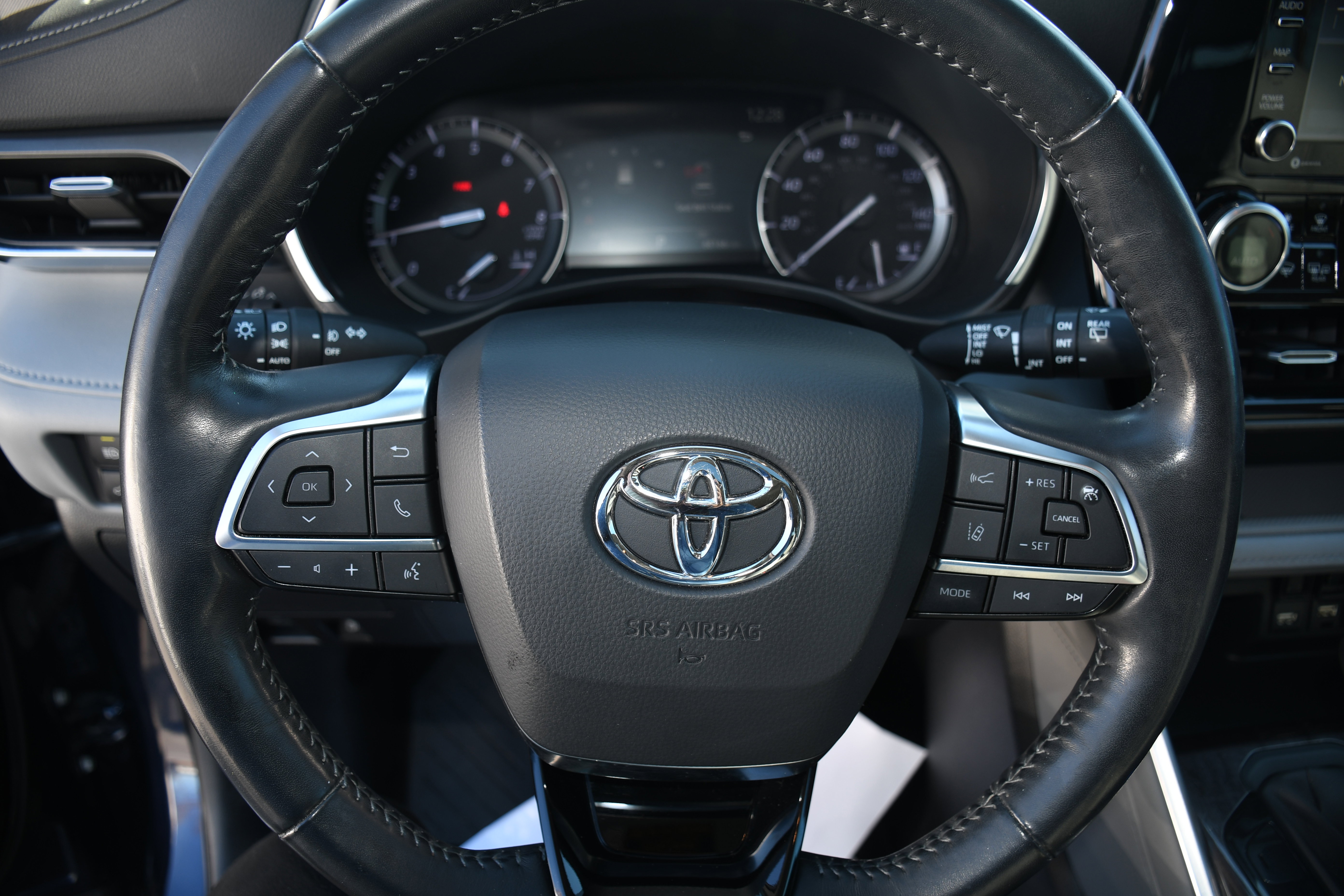 Used 2020 Toyota Highlander Limited image 14