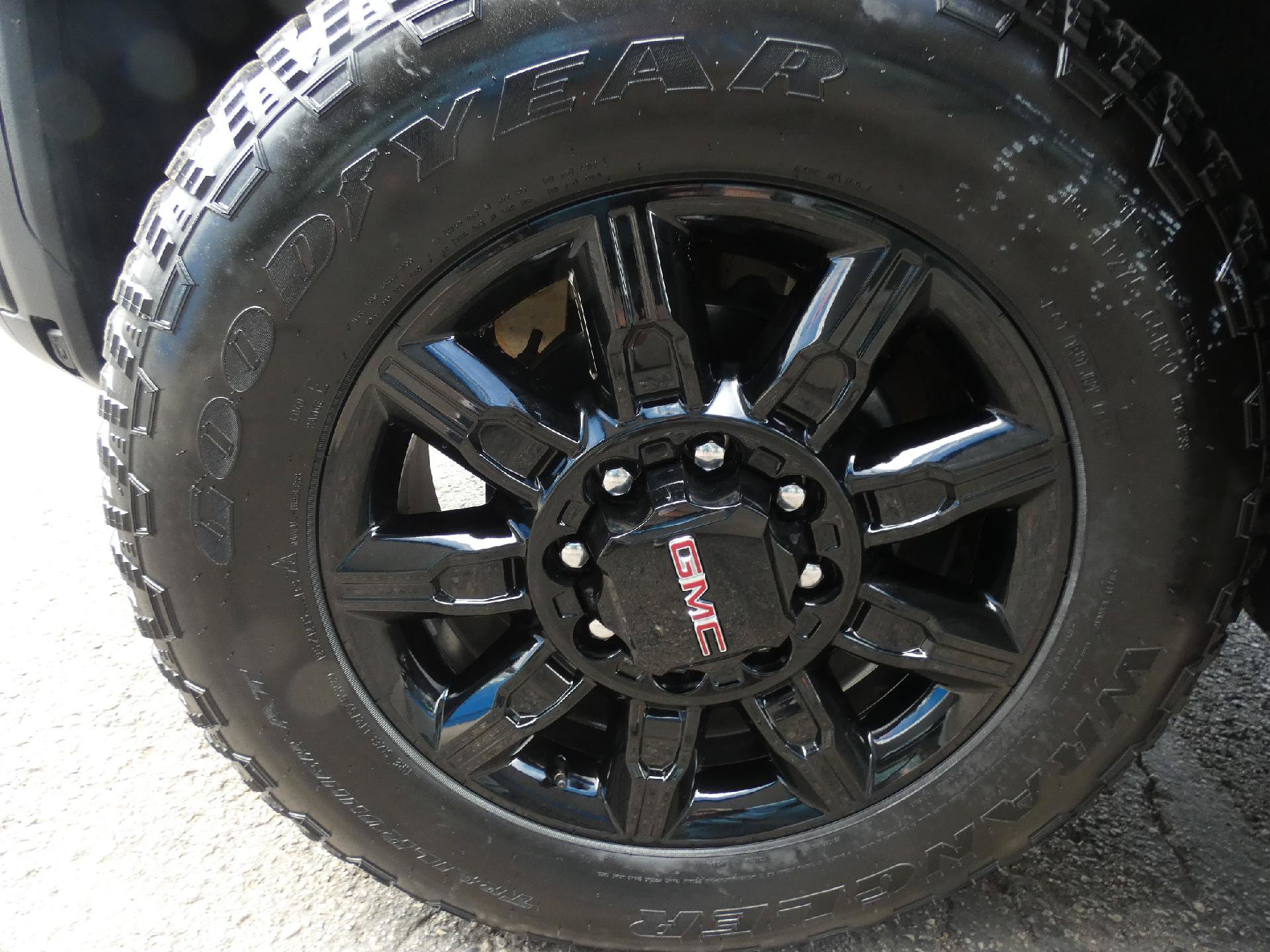 Certified 2025 GMC Sierra 2500 AT4 w/ AT4 Premium Plus Package AWD/4WD image 8
